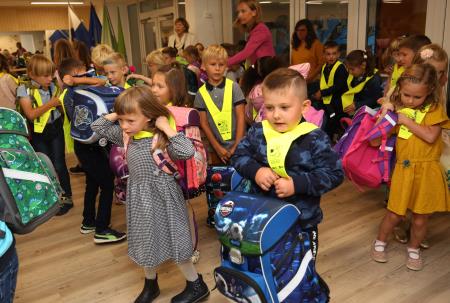 PRVOŠOLČKI CERKNICA 13 FOTO LJUBO VUKELIČ